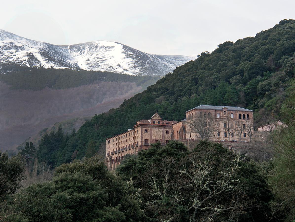 Monasterio De Santa Maria De Valvanera Ангиано Экстерьер фото