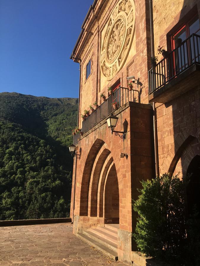 Monasterio De Santa Maria De Valvanera Ангиано Экстерьер фото