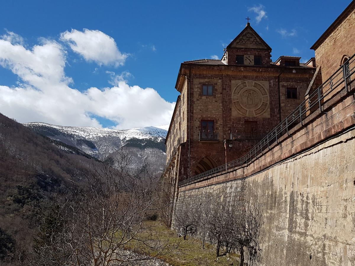 Monasterio De Santa Maria De Valvanera Ангиано Экстерьер фото