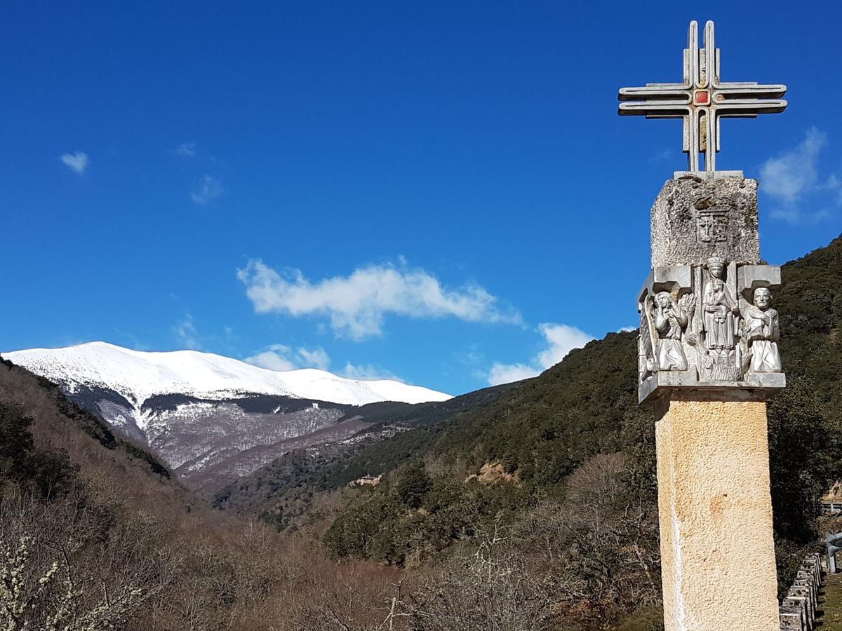 Monasterio De Santa Maria De Valvanera Ангиано Экстерьер фото
